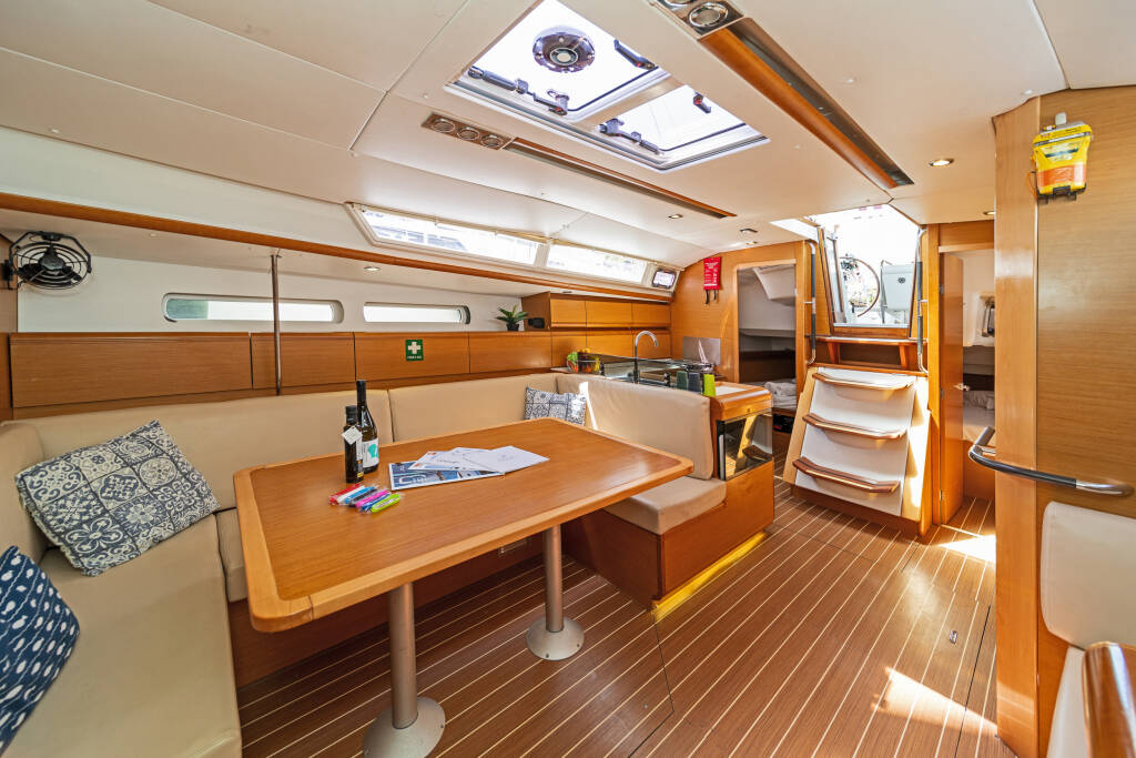 Sailing yacht Sun Odyssey 439 Marina I