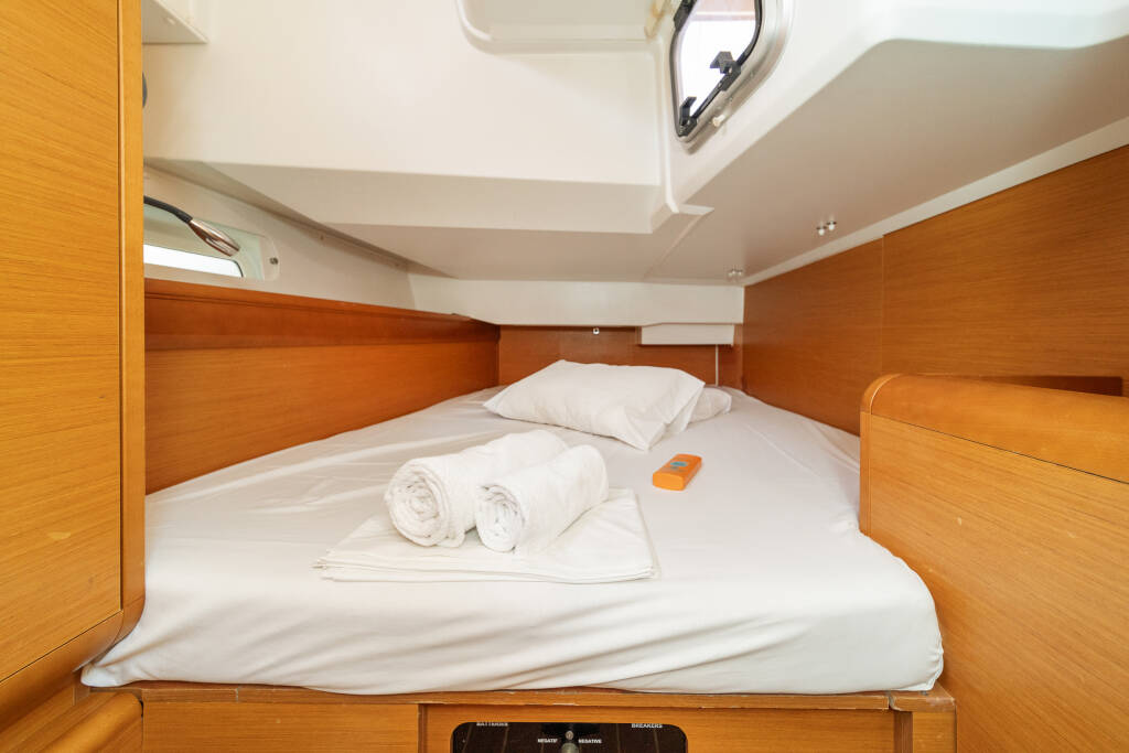Sailing yacht Sun Odyssey 439 Marina I