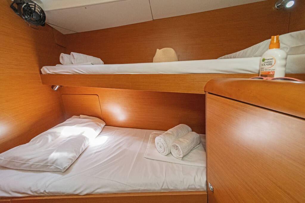 Sailing yacht Sun Odyssey 439 Marina I