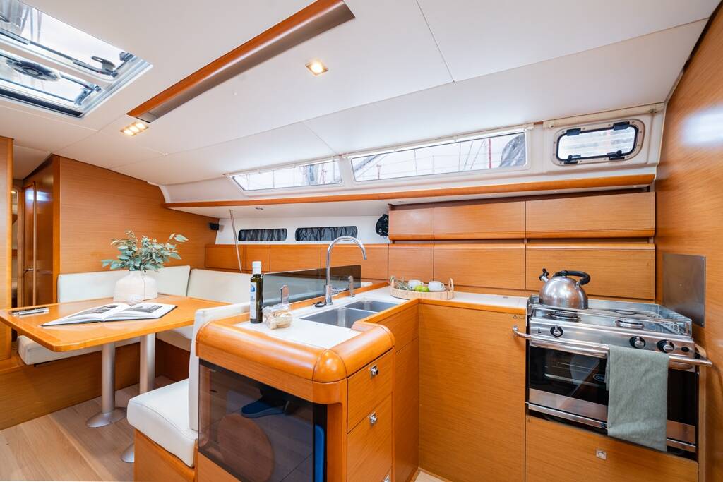 Sailing yacht Sun Odyssey 439 Aliki