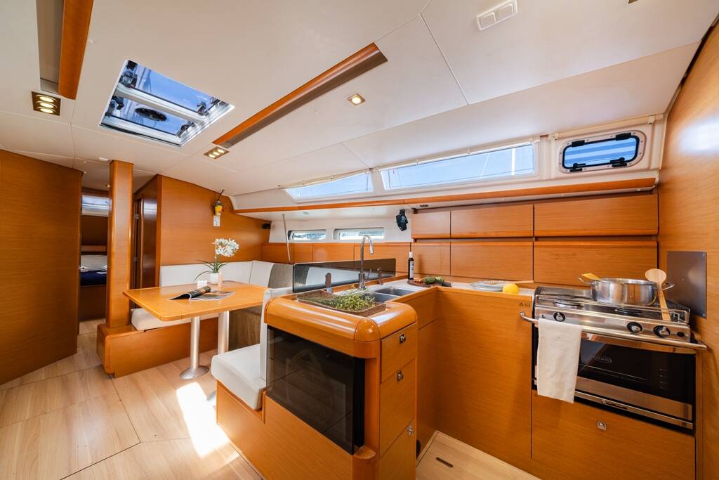 Sailing yacht Sun Odyssey 439 Fregata