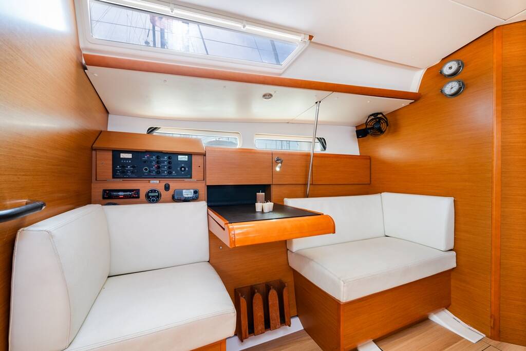 Sailing yacht Sun Odyssey 439 Fregata