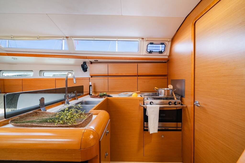 Sailing yacht Sun Odyssey 439 Fregata