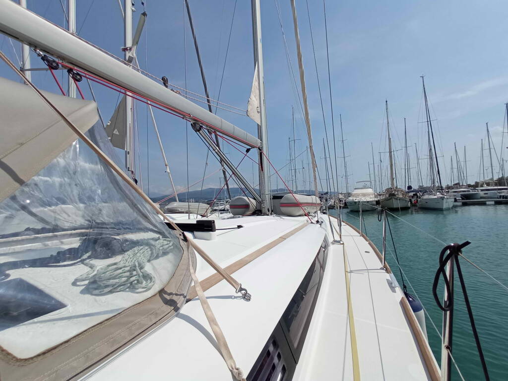 Sailing yacht Sun Odyssey 439 Blue Swan