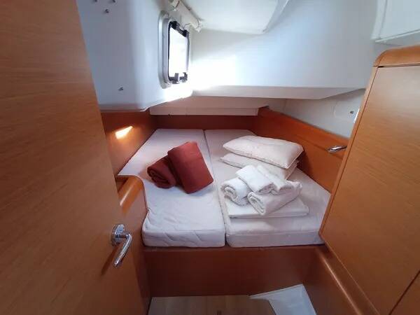 Sailing yacht Sun Odyssey 439 Blue Swan