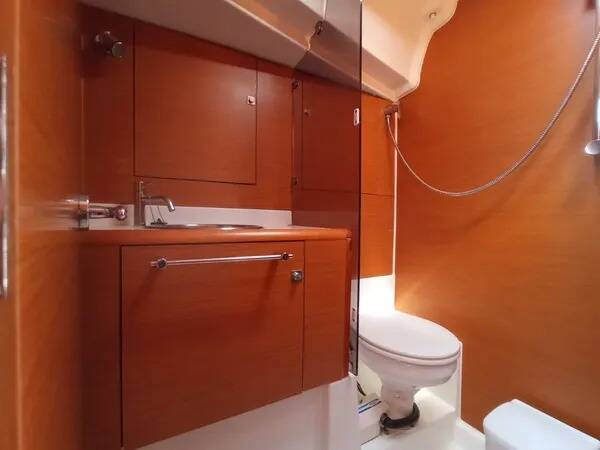 Sailing yacht Sun Odyssey 439 Blue Swan