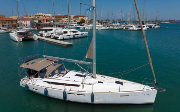 Sun Odyssey 439 Kalypso Lefkas main port