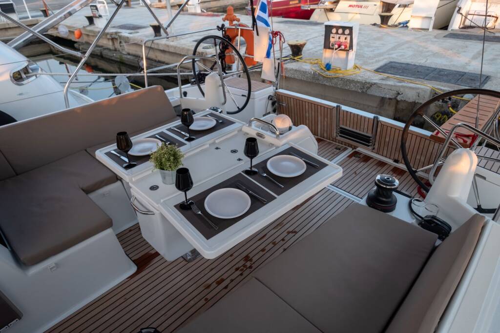 Sailing yacht Sun Odyssey 440 Loleta