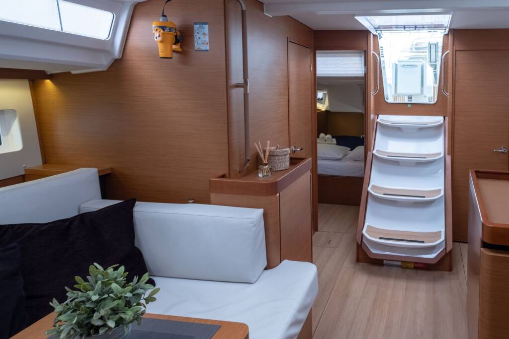 Sailing yacht Sun Odyssey 440 Loleta