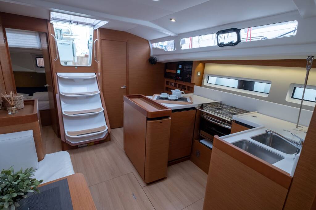 Sailing yacht Sun Odyssey 440 Loleta