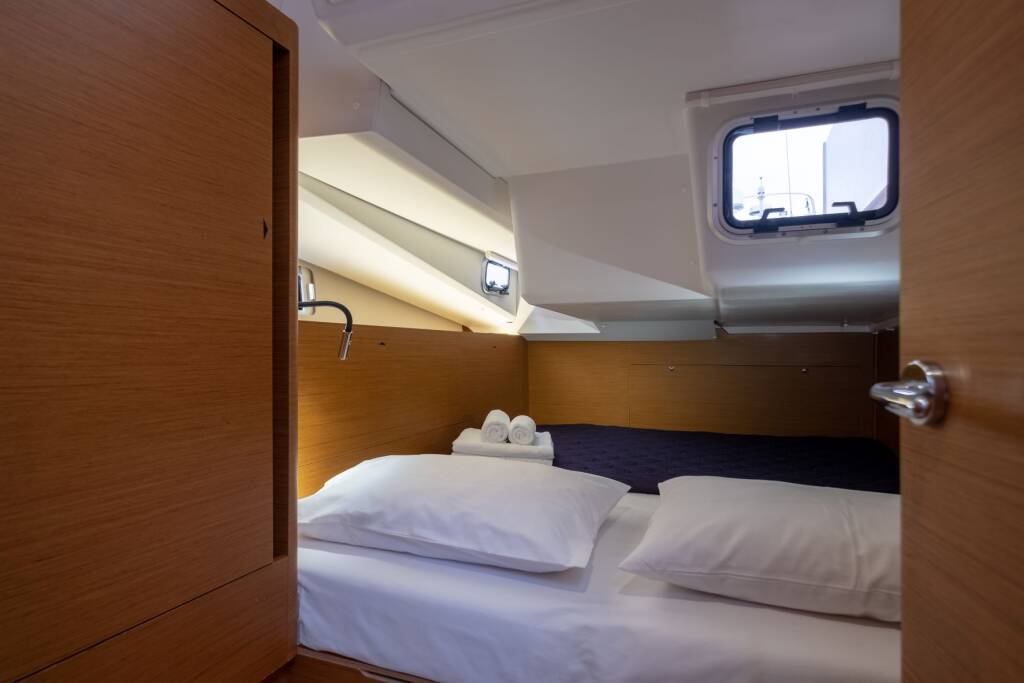 Sailing yacht Sun Odyssey 440 Loleta