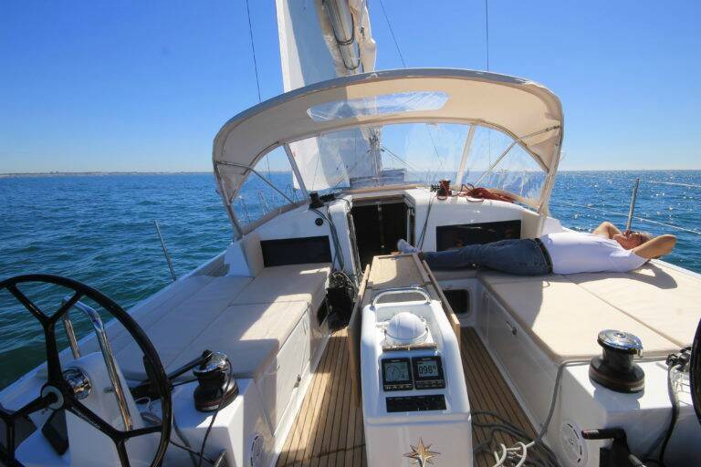 Sailing yacht Sun Odyssey 440 Ondeck