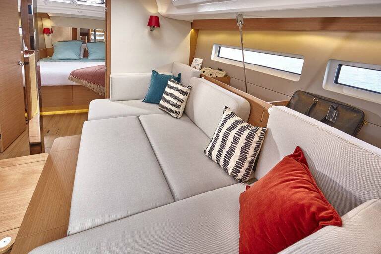 Sailing yacht Sun Odyssey 440 Ondeck