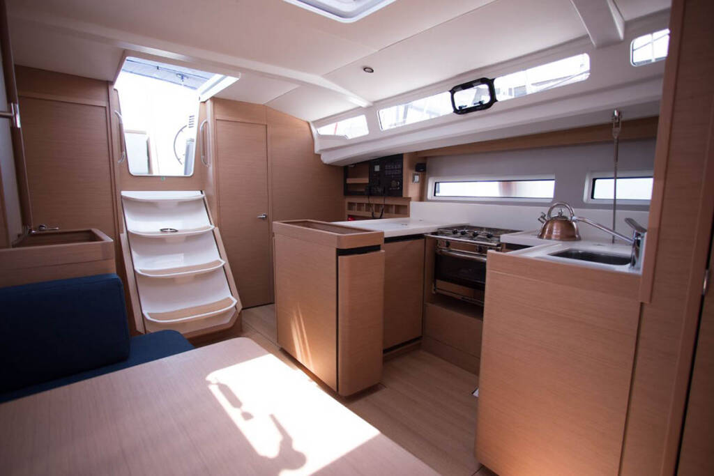 Sailing yacht Sun Odyssey 440 La Baavca 588/2025