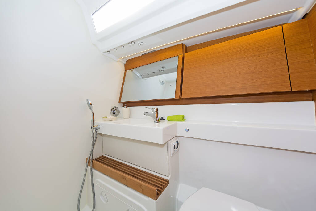 Sailing yacht Sun Odyssey 440 Dory