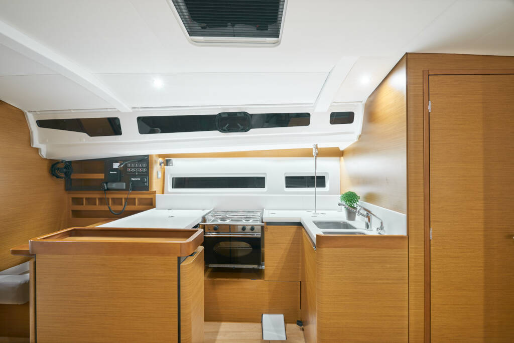 Sailing yacht Sun Odyssey 440 Nymeria