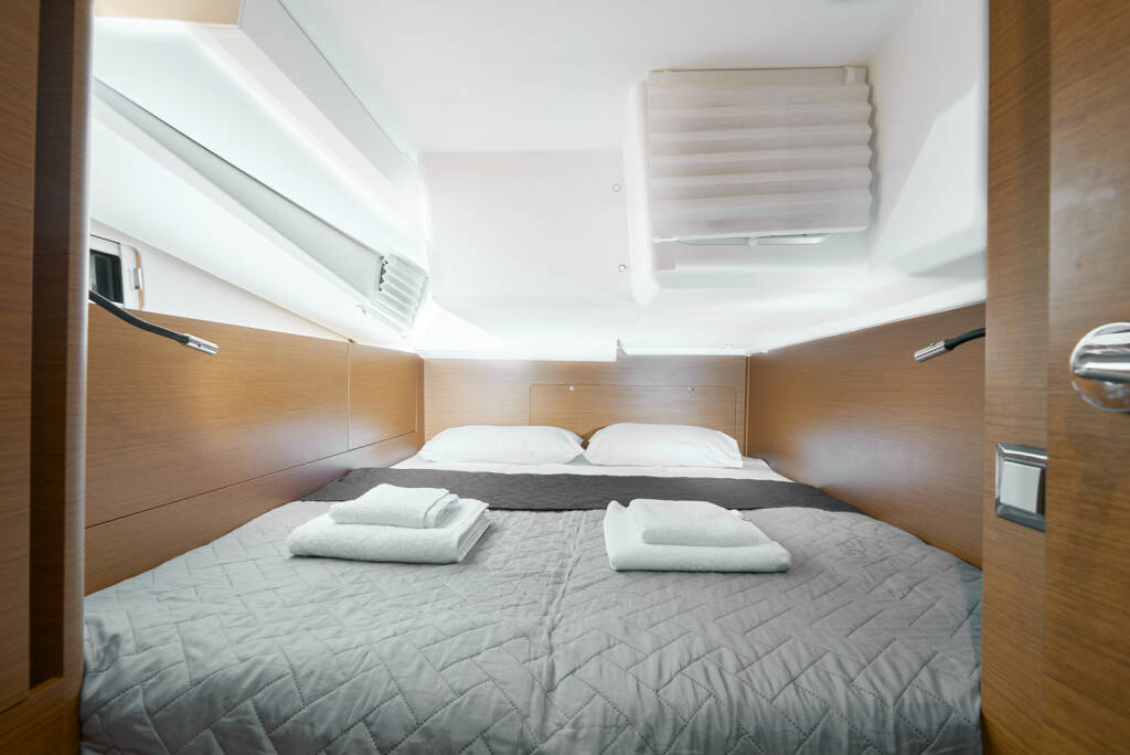 Sailing yacht Sun Odyssey 440 Nymeria