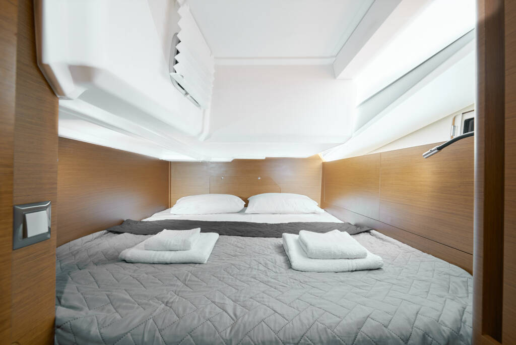 Sailing yacht Sun Odyssey 440 Nymeria