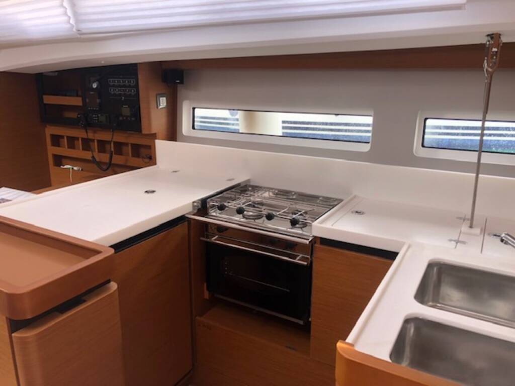 Sailing yacht Sun Odyssey 440 Stardust
