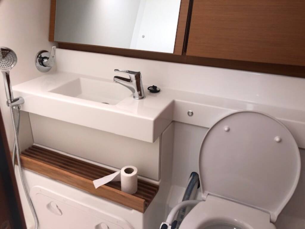 Sailing yacht Sun Odyssey 440 Stardust