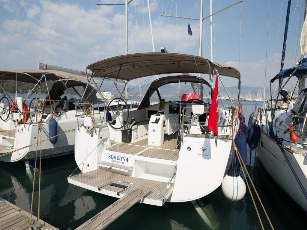 Sailing yacht Sun Odyssey 440 Suncity 4