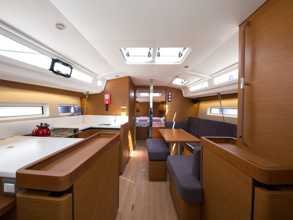 Sailing yacht Sun Odyssey 440 Suncity 4