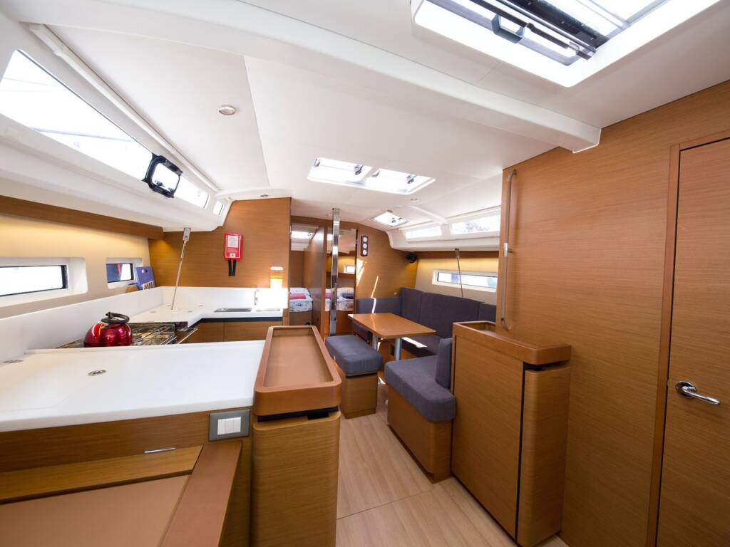 Sailing yacht Sun Odyssey 440 Suncity 4