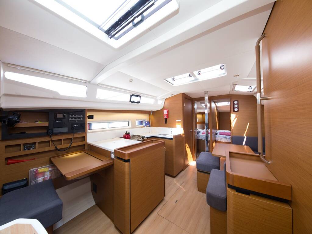 Sailing yacht Sun Odyssey 440 Suncity 4
