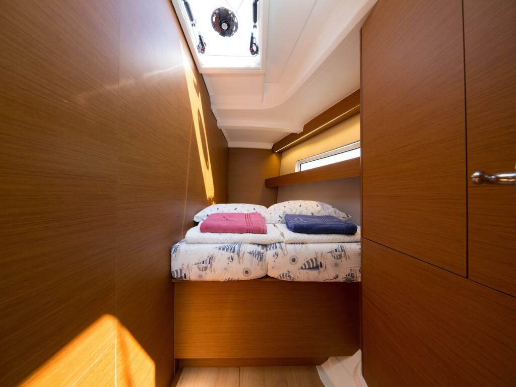 Sailing yacht Sun Odyssey 440 Suncity 4