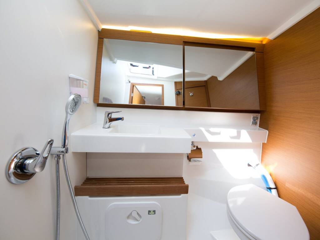 Sailing yacht Sun Odyssey 440 Suncity 4