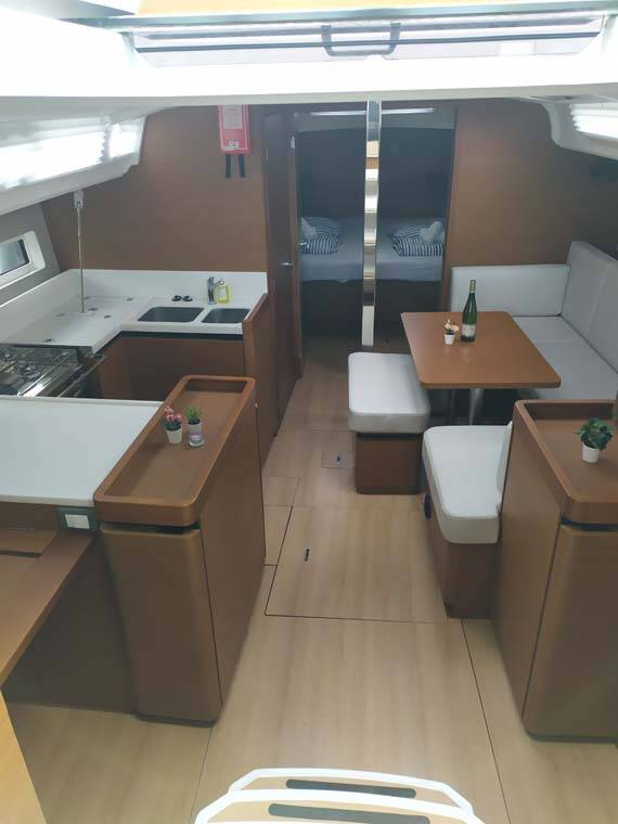 Sailing yacht Sun Odyssey 440 Uccelli