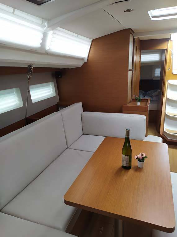 Sailing yacht Sun Odyssey 440 Uccelli