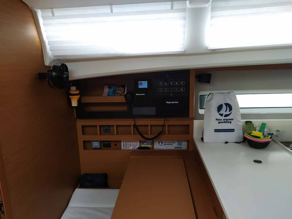 Sailing yacht Sun Odyssey 440 Uccelli