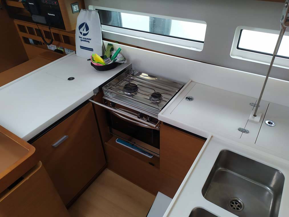 Sailing yacht Sun Odyssey 440 Uccelli