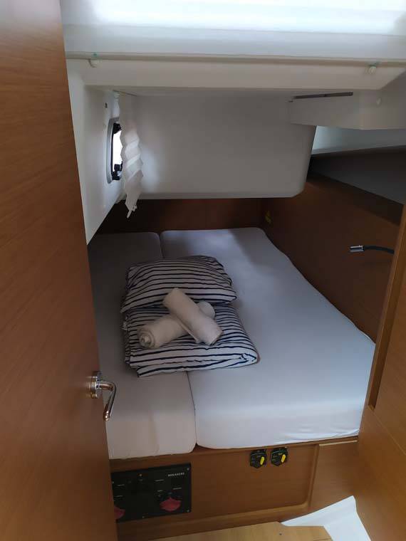 Sailing yacht Sun Odyssey 440 Uccelli