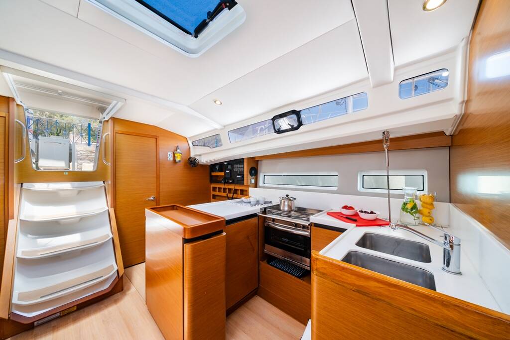 Sailing yacht Sun Odyssey 440 Amorgos