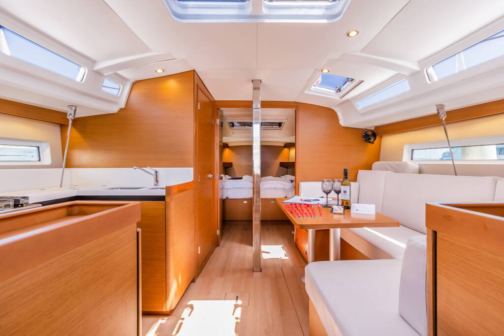 Sailing yacht Sun Odyssey 440 Armonia