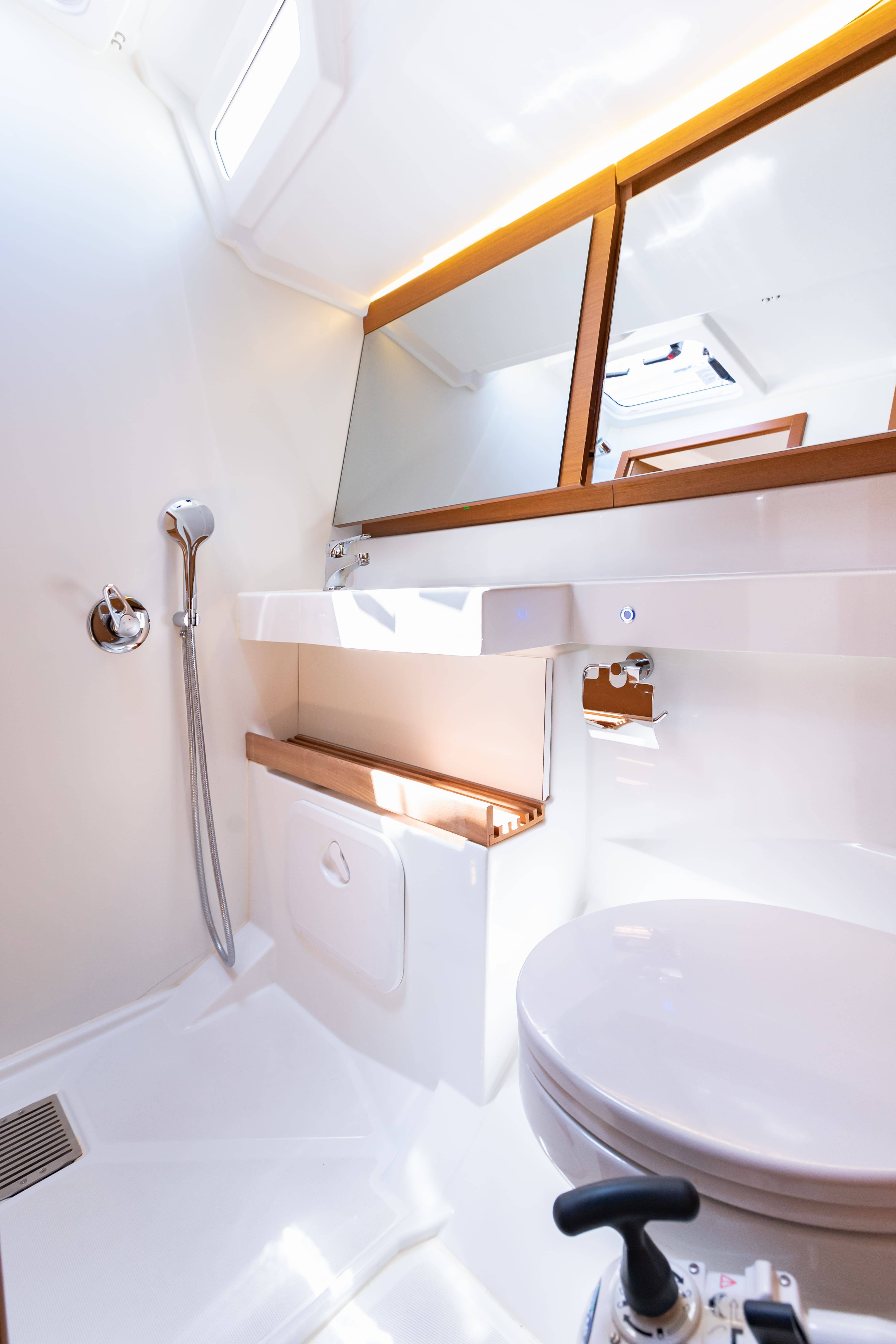 Sailing yacht Sun Odyssey 440 Armonia