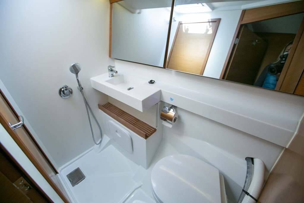 Sailing yacht Sun Odyssey 440 Endeavour