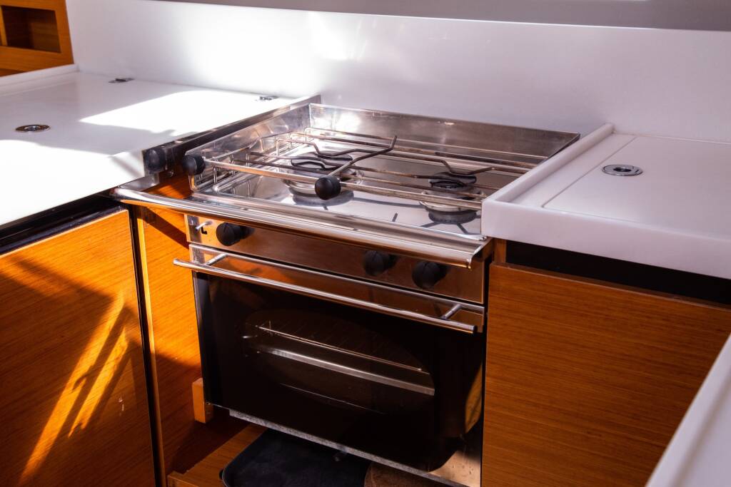 Sailing yacht Sun Odyssey 440 Monolith