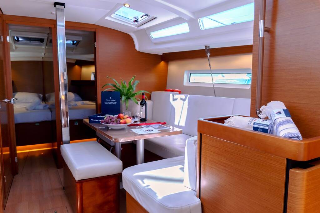 Sailing yacht Sun Odyssey 440 Nimertis