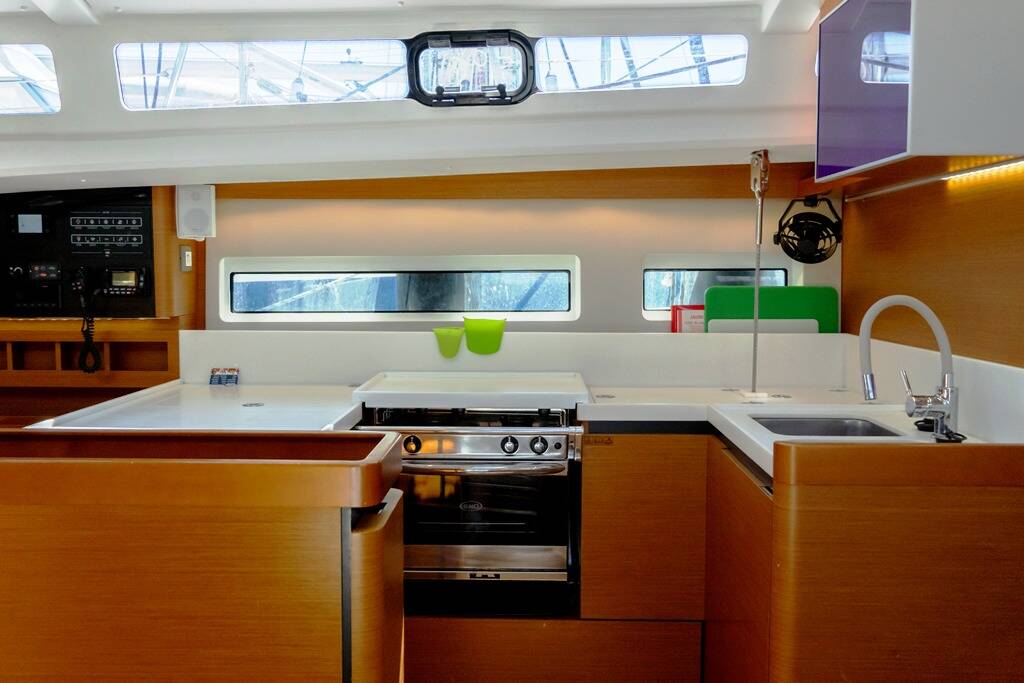 Sailing yacht Sun Odyssey 440 Nimertis