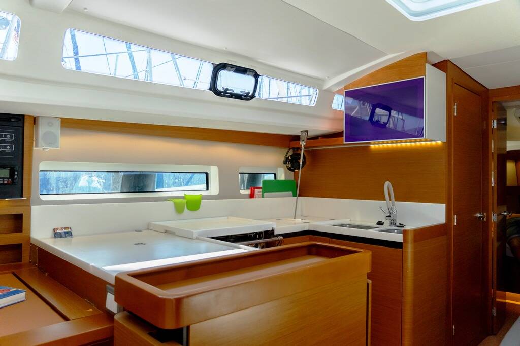 Sailing yacht Sun Odyssey 440 Nimertis