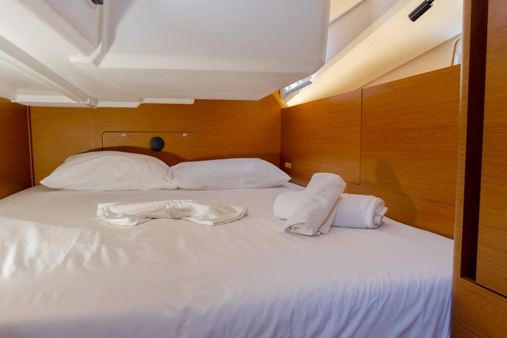 Sailing yacht Sun Odyssey 440 Nimertis