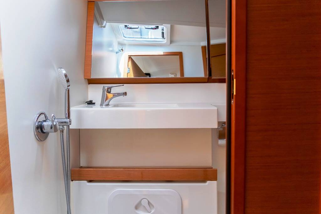 Sailing yacht Sun Odyssey 440 Nimertis