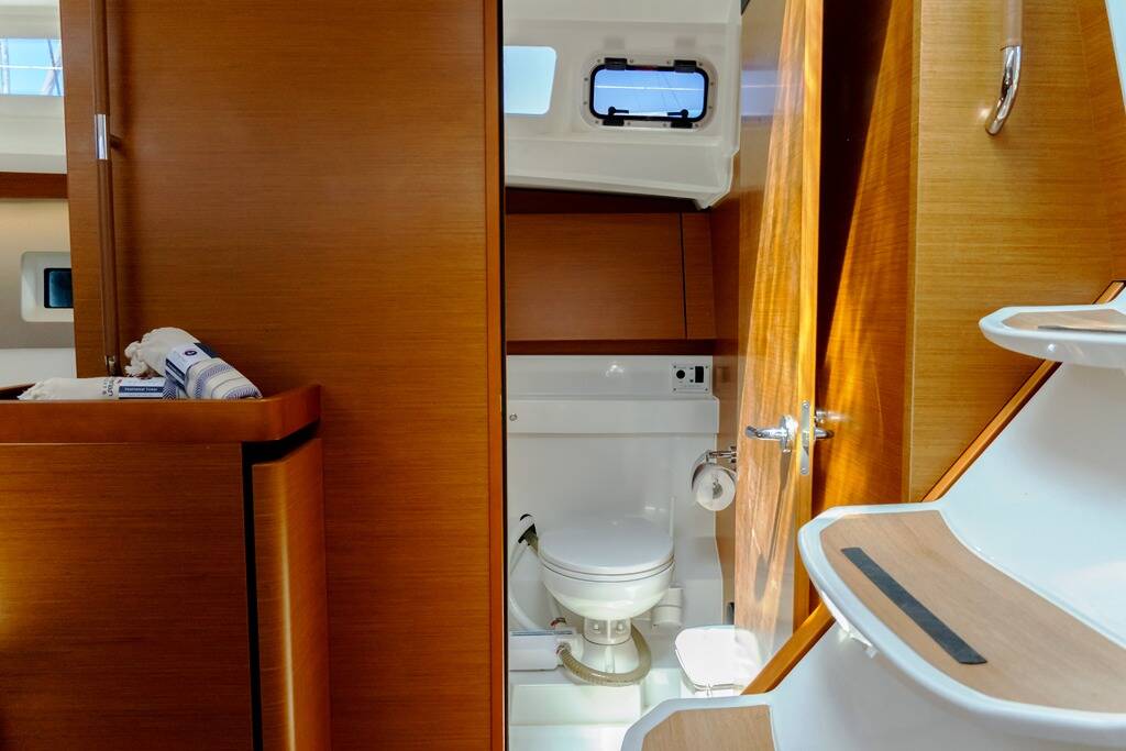 Sailing yacht Sun Odyssey 440 Nimertis