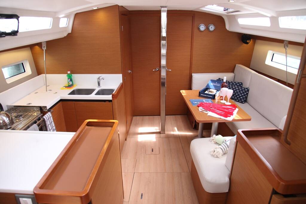 Sailing yacht Sun Odyssey 440 Tommy