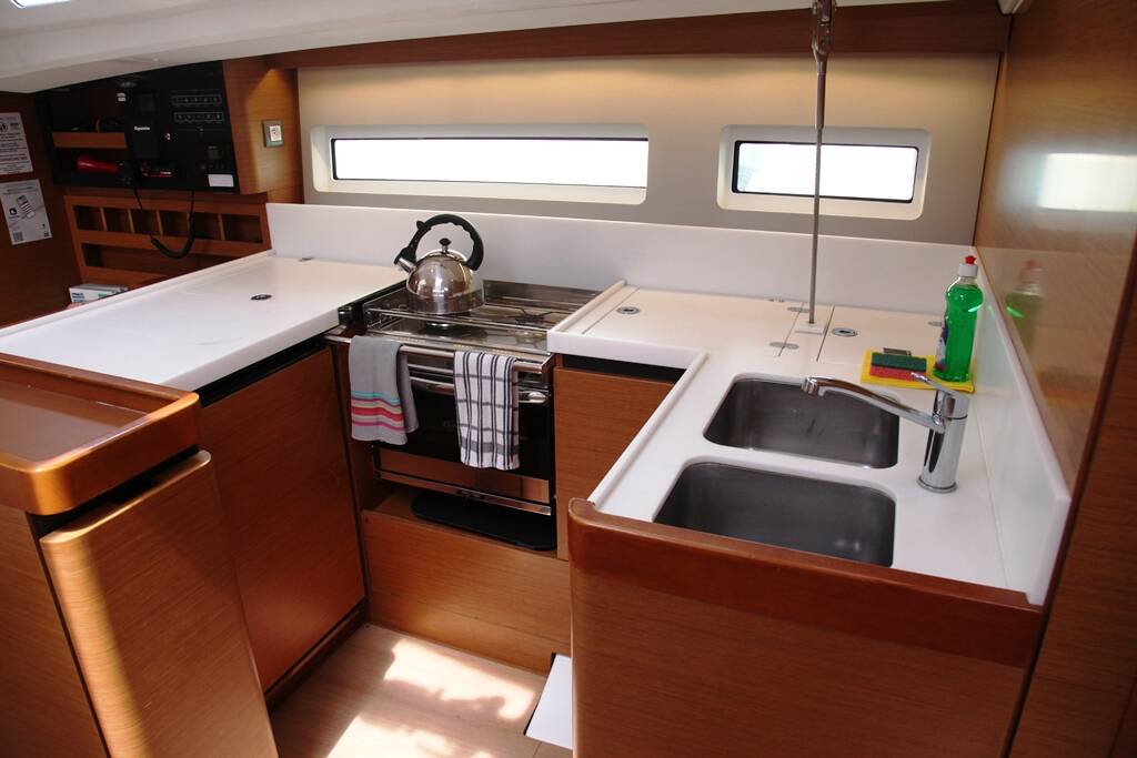 Sailing yacht Sun Odyssey 440 Tommy