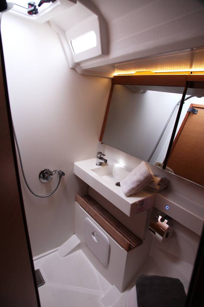 Sailing yacht Sun Odyssey 440 Tommy