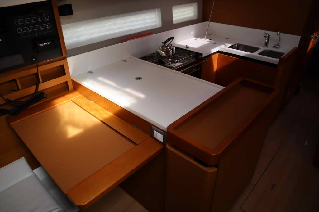 Sailing yacht Sun Odyssey 440 ECONOMY